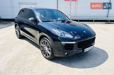 Внедорожник / Кроссовер Porsche Cayenne 2015 в 