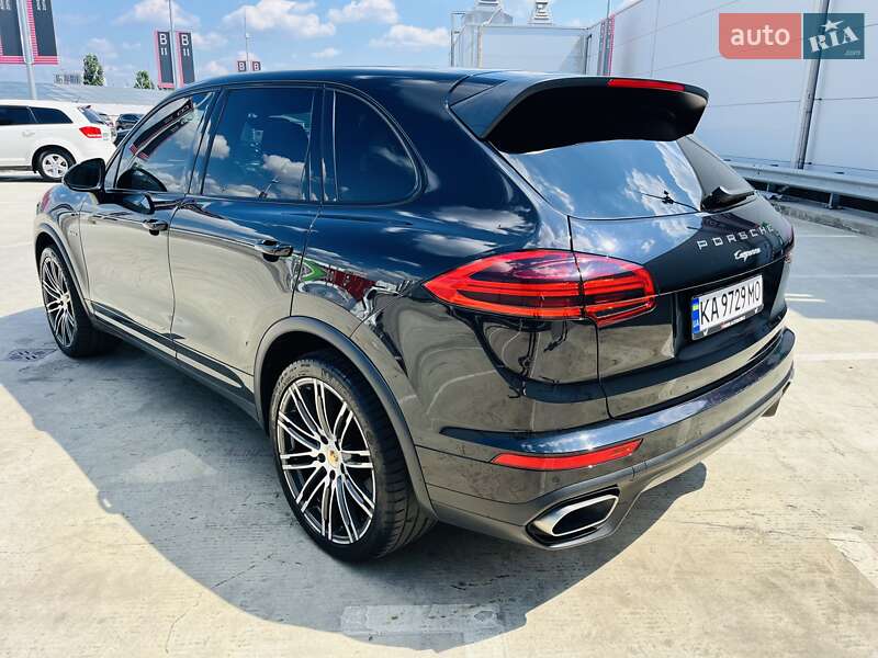 Внедорожник / Кроссовер Porsche Cayenne 2015 в Киеве