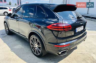 Внедорожник / Кроссовер Porsche Cayenne 2015 в 