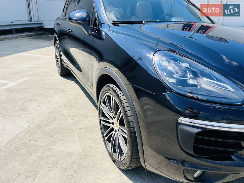 Внедорожник / Кроссовер Porsche Cayenne 2015 в Киеве