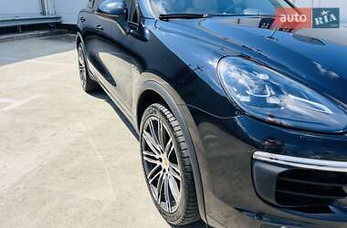 Внедорожник / Кроссовер Porsche Cayenne 2015 в 