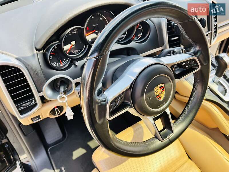 Внедорожник / Кроссовер Porsche Cayenne 2015 в Киеве