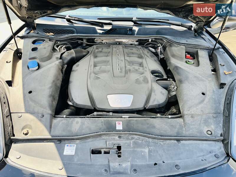 Внедорожник / Кроссовер Porsche Cayenne 2015 в Киеве