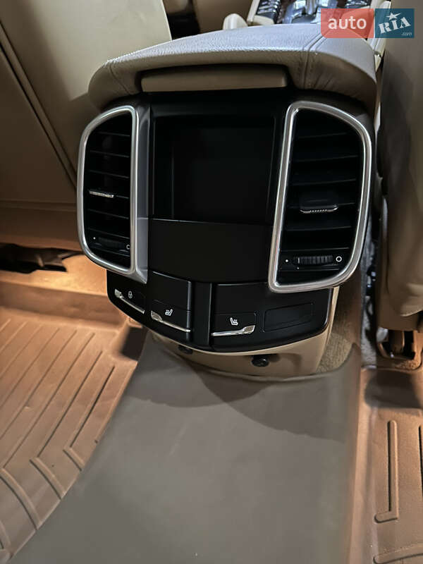 Позашляховик / Кросовер Porsche Cayenne 2013 в Ужгороді