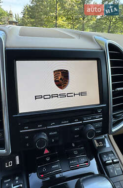 Внедорожник / Кроссовер Porsche Cayenne 2012 в 