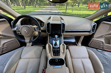 Внедорожник / Кроссовер Porsche Cayenne 2012 в 