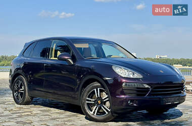 Внедорожник / Кроссовер Porsche Cayenne 2012 в 