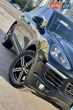 Внедорожник / Кроссовер Porsche Cayenne 2016 в 