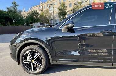 Внедорожник / Кроссовер Porsche Cayenne 2016 в 
