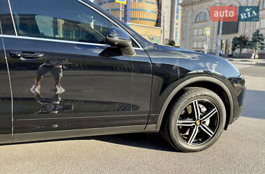 Внедорожник / Кроссовер Porsche Cayenne 2016 в 