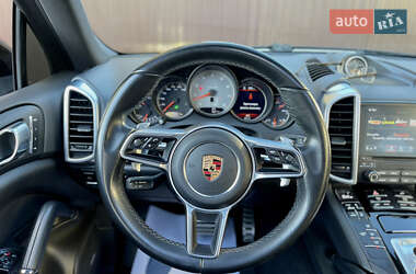 Внедорожник / Кроссовер Porsche Cayenne 2016 в 