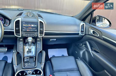 Внедорожник / Кроссовер Porsche Cayenne 2016 в 