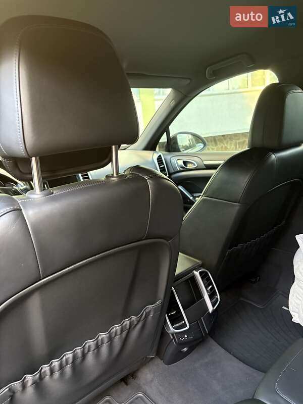 Внедорожник / Кроссовер Porsche Cayenne 2012 в Хмельницком