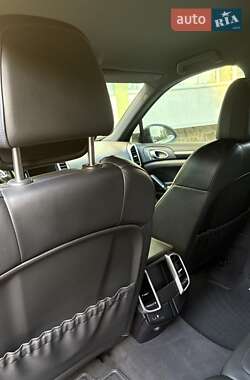 Внедорожник / Кроссовер Porsche Cayenne 2012 в 