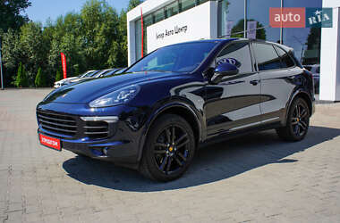 Внедорожник / Кроссовер Porsche Cayenne 2015 в 