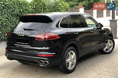 Внедорожник / Кроссовер Porsche Cayenne 2015 в 