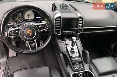 Внедорожник / Кроссовер Porsche Cayenne 2015 в 