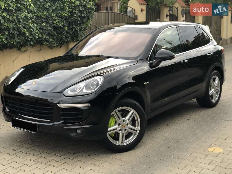 Внедорожник / Кроссовер Porsche Cayenne 2015 в 