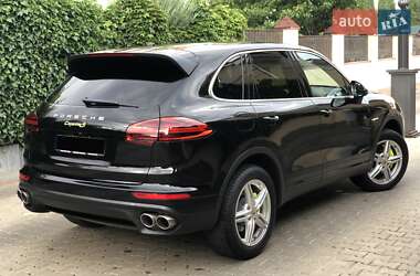Внедорожник / Кроссовер Porsche Cayenne 2015 в 