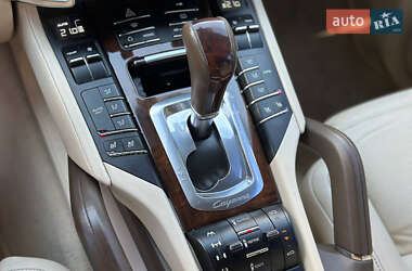 Внедорожник / Кроссовер Porsche Cayenne 2011 в 