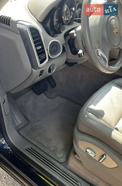 Внедорожник / Кроссовер Porsche Cayenne 2011 в 