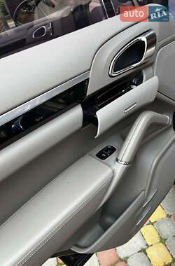 Внедорожник / Кроссовер Porsche Cayenne 2011 в 