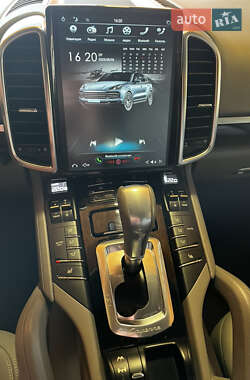 Внедорожник / Кроссовер Porsche Cayenne 2011 в 