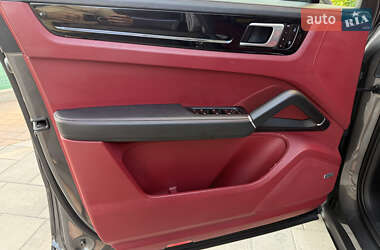 Внедорожник / Кроссовер Porsche Cayenne 2019 в 