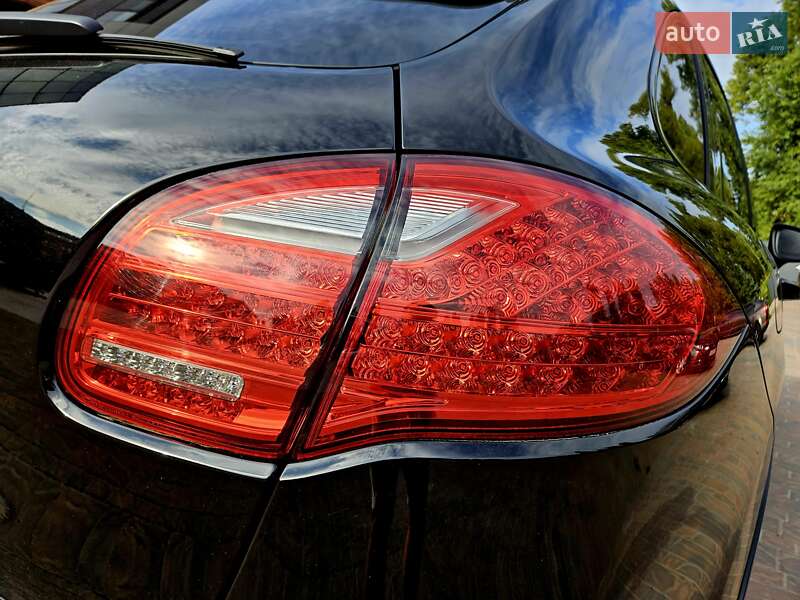 Внедорожник / Кроссовер Porsche Cayenne 2013 в Полтаве