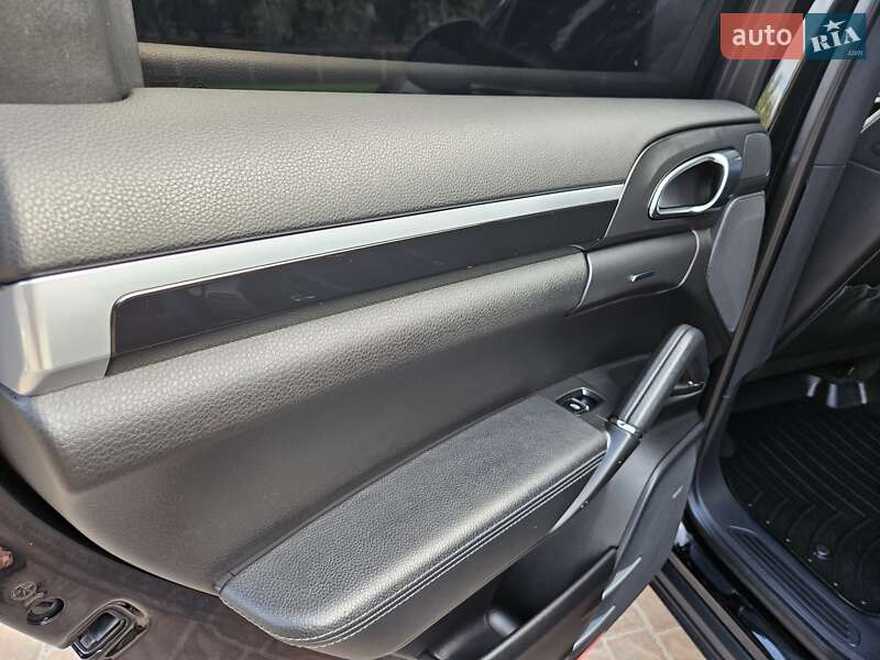 Внедорожник / Кроссовер Porsche Cayenne 2013 в Полтаве