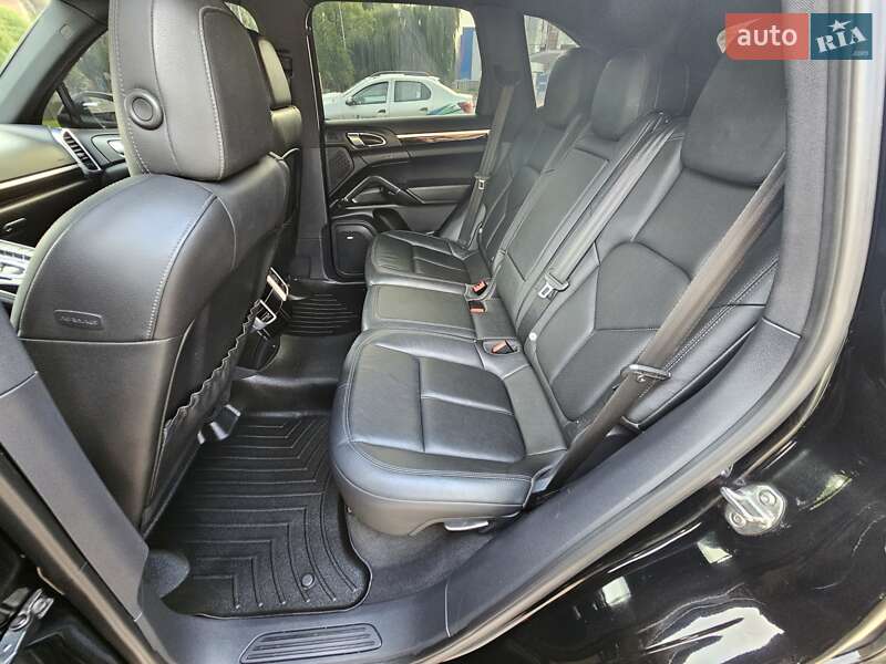Внедорожник / Кроссовер Porsche Cayenne 2013 в Полтаве