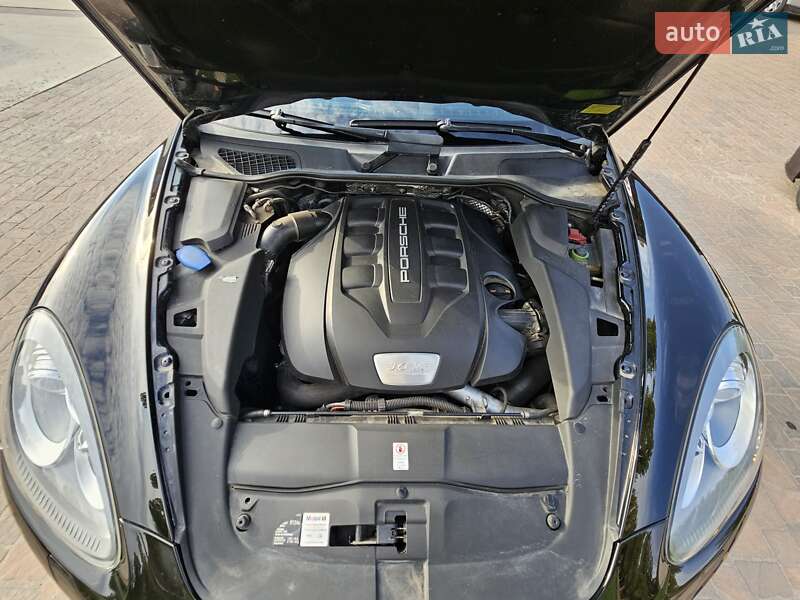 Внедорожник / Кроссовер Porsche Cayenne 2013 в Полтаве