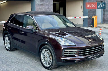 Внедорожник / Кроссовер Porsche Cayenne 2018 в 