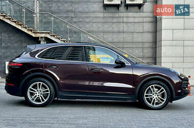 Внедорожник / Кроссовер Porsche Cayenne 2018 в 