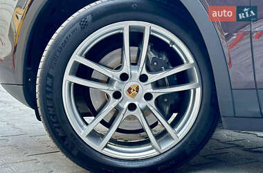 Внедорожник / Кроссовер Porsche Cayenne 2018 в 