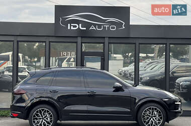 Внедорожник / Кроссовер Porsche Cayenne 2011 в 