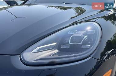 Позашляховик / Кросовер Porsche Cayenne 2016 в 