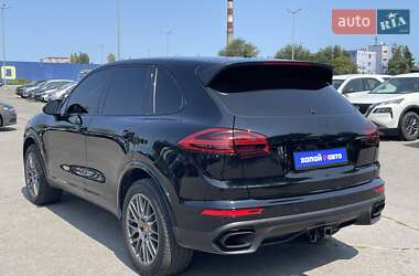 Позашляховик / Кросовер Porsche Cayenne 2016 в 