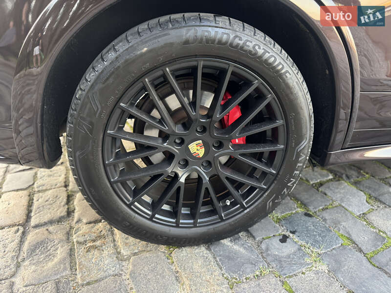 Внедорожник / Кроссовер Porsche Cayenne 2014 в Львове