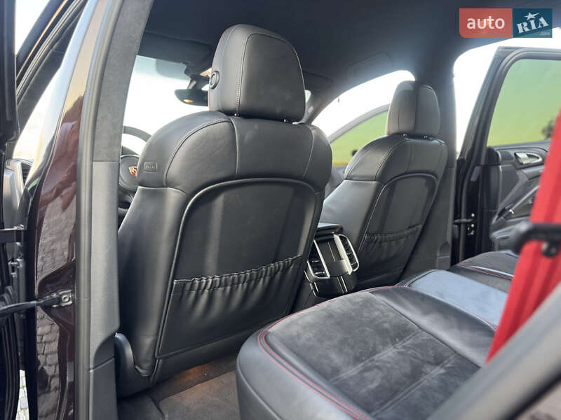 Внедорожник / Кроссовер Porsche Cayenne 2014 в Львове