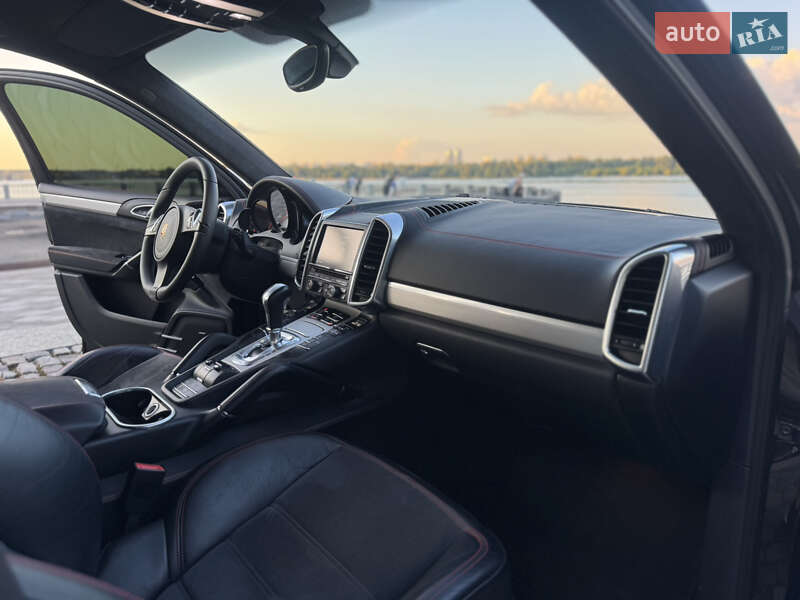 Внедорожник / Кроссовер Porsche Cayenne 2014 в Львове