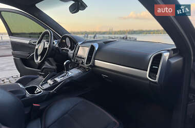 Внедорожник / Кроссовер Porsche Cayenne 2014 в 