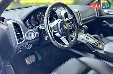 Внедорожник / Кроссовер Porsche Cayenne 2017 в 