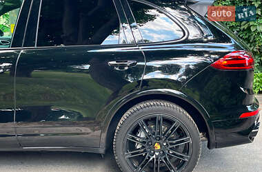 Внедорожник / Кроссовер Porsche Cayenne 2017 в 