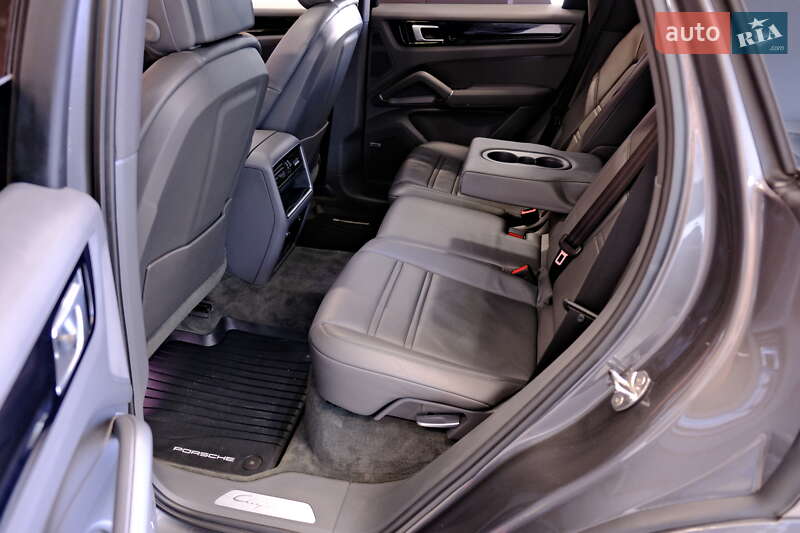 Внедорожник / Кроссовер Porsche Cayenne 2019 в Одессе