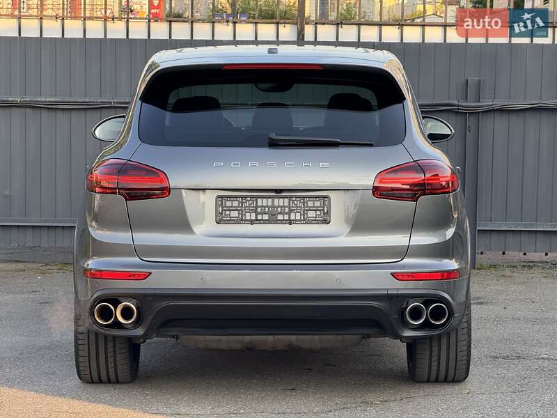 Позашляховик / Кросовер Porsche Cayenne 2015 в Києві