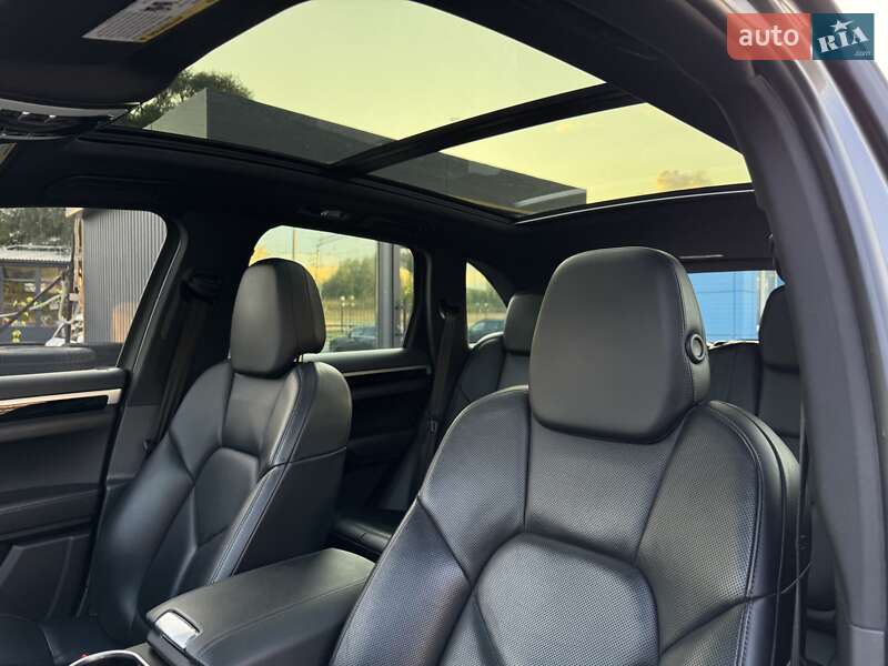 Позашляховик / Кросовер Porsche Cayenne 2015 в Києві