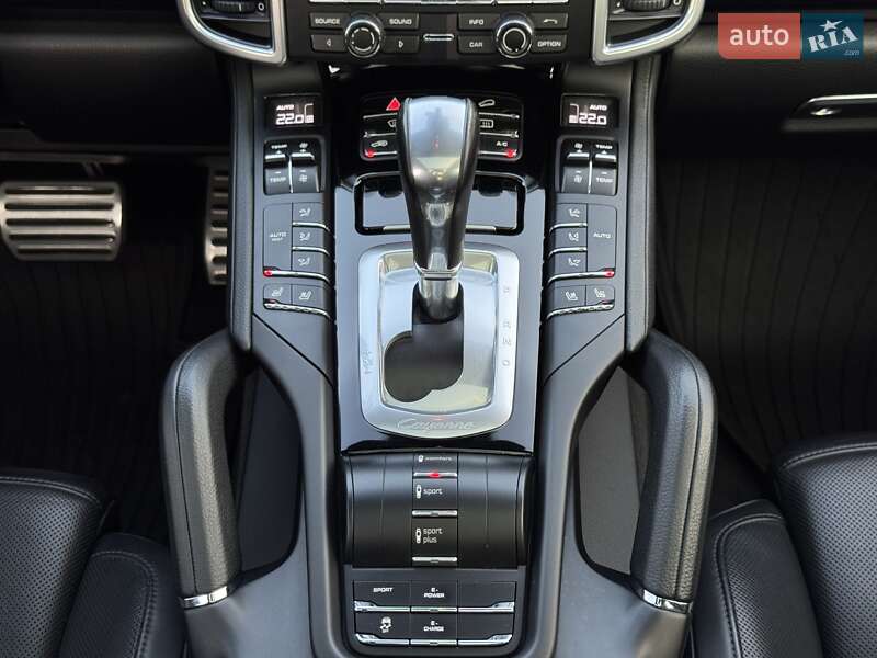 Позашляховик / Кросовер Porsche Cayenne 2015 в Києві