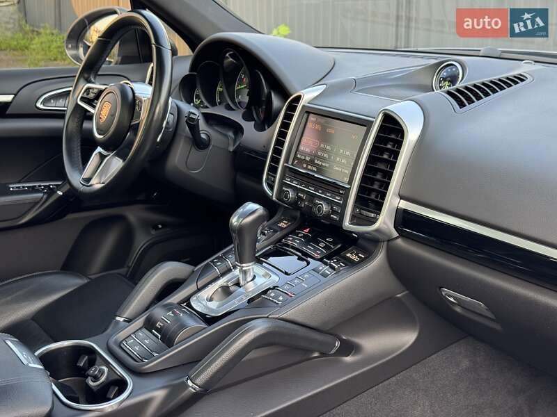 Позашляховик / Кросовер Porsche Cayenne 2015 в Києві