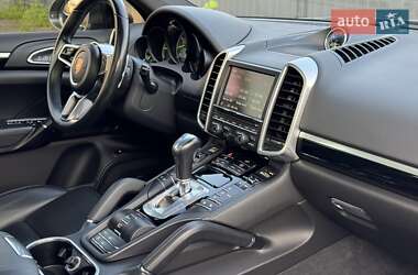 Внедорожник / Кроссовер Porsche Cayenne 2015 в 